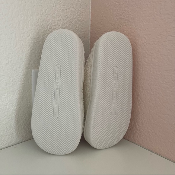 NWT Christmas Tree Pattern Fuzzy Slippers, Winter Warm Plush Non-Slip Slippers - Picture 5 of 7